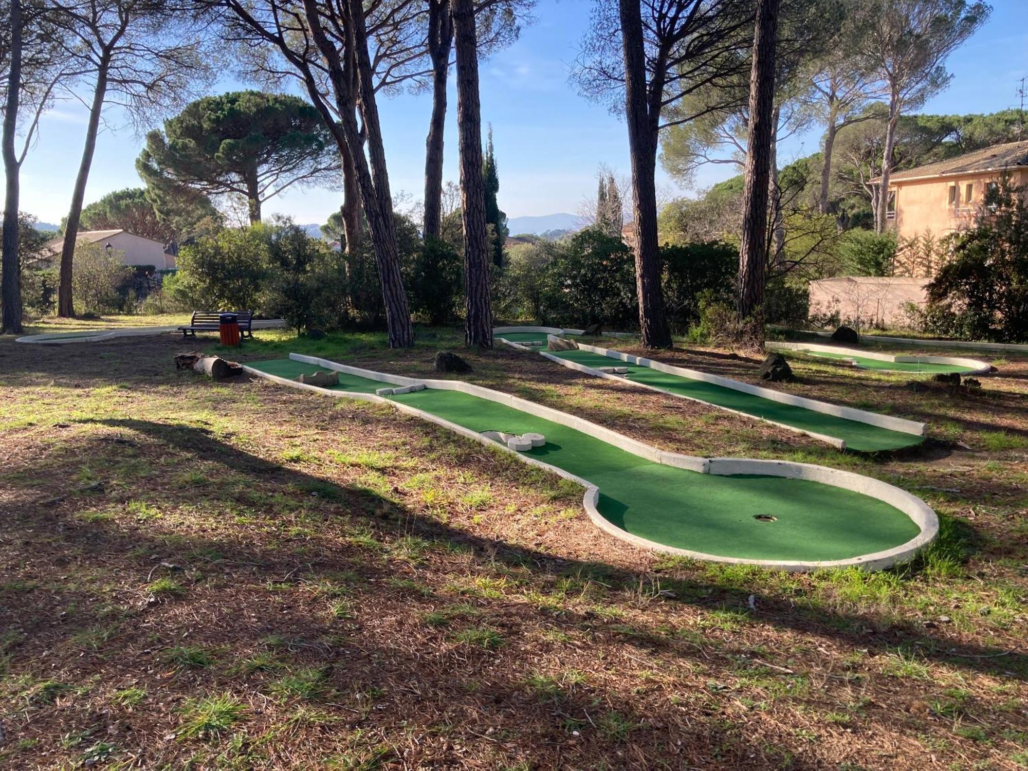 Charmant 2 Pieces Au Coeur Des Golfs De Saint Raphael Luaran gambar