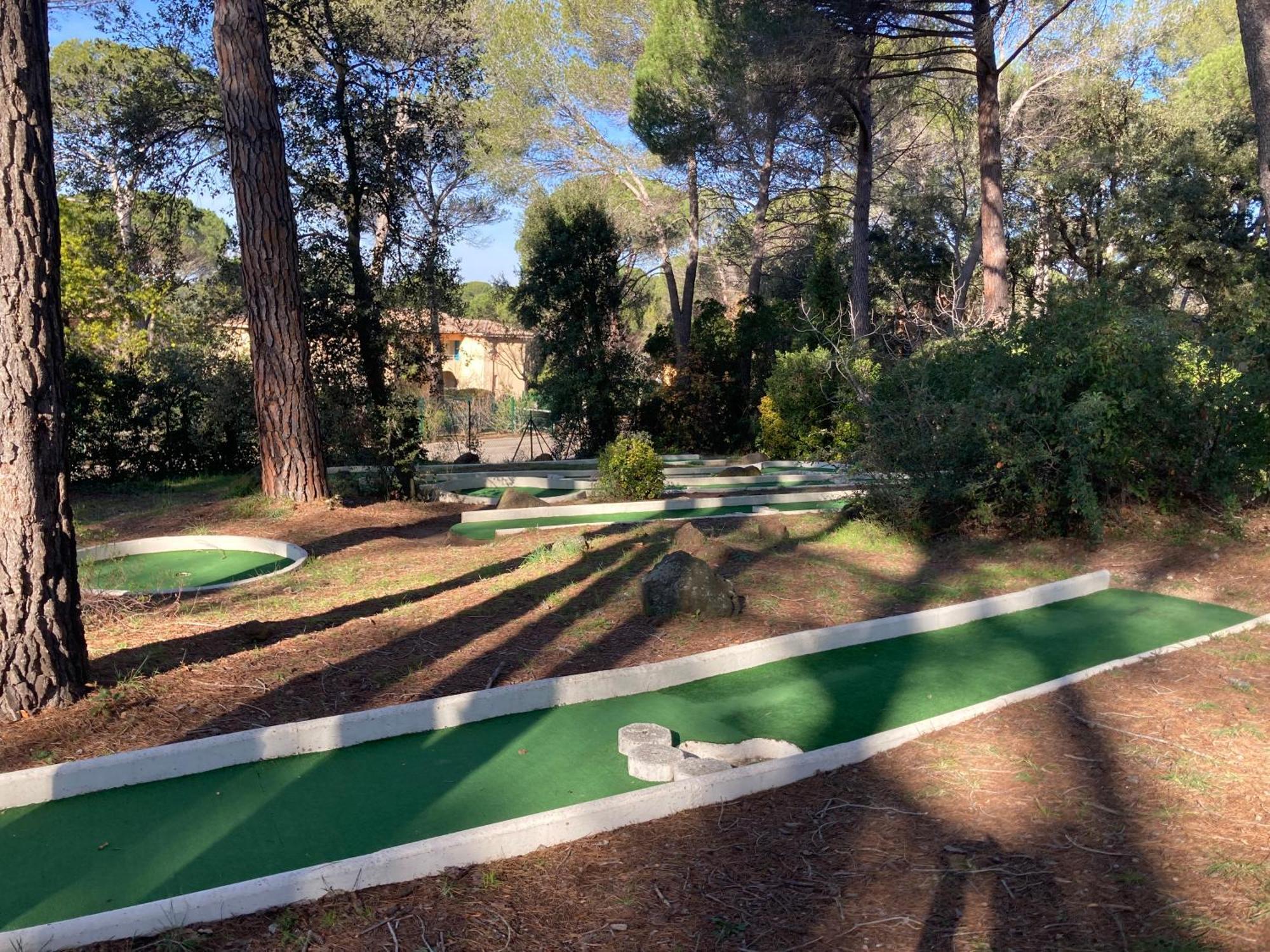 Charmant 2 Pieces Au Coeur Des Golfs De Saint Raphael Luaran gambar