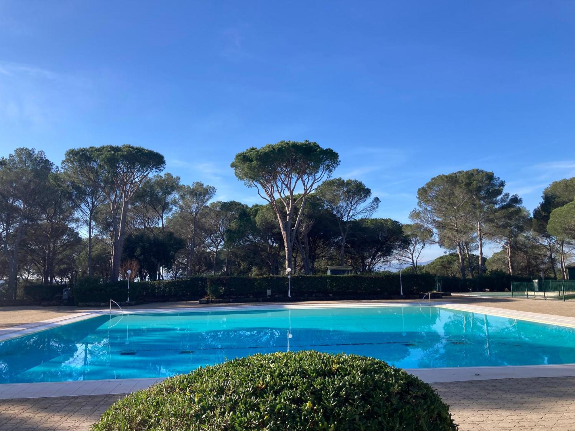 Charmant 2 Pieces Au Coeur Des Golfs De Saint Raphael Luaran gambar