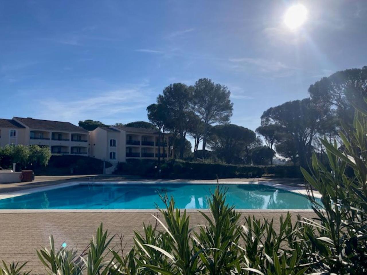 Charmant 2 Pieces Au Coeur Des Golfs De Saint Raphael Luaran gambar