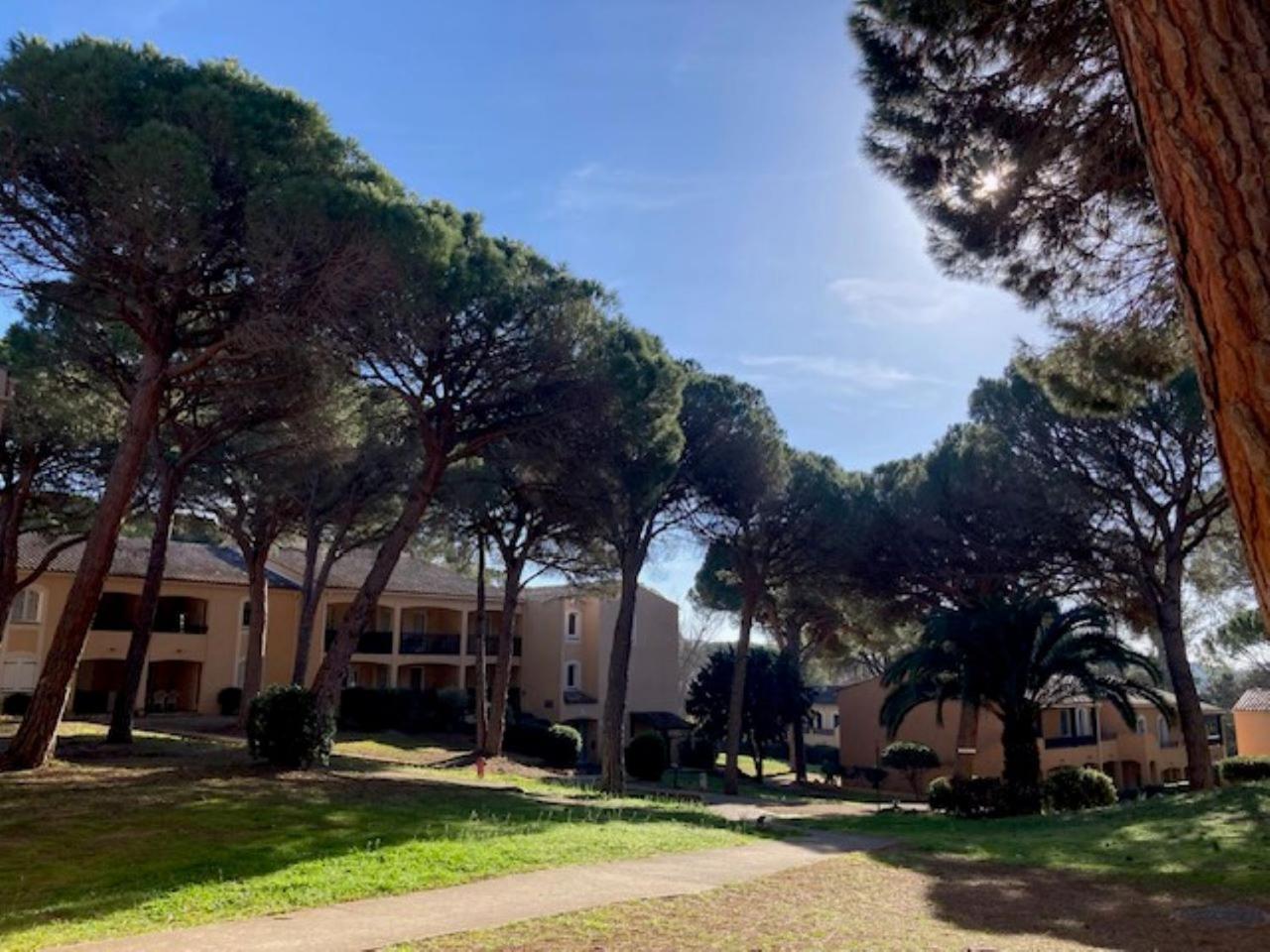 Charmant 2 Pieces Au Coeur Des Golfs De Saint Raphael Luaran gambar
